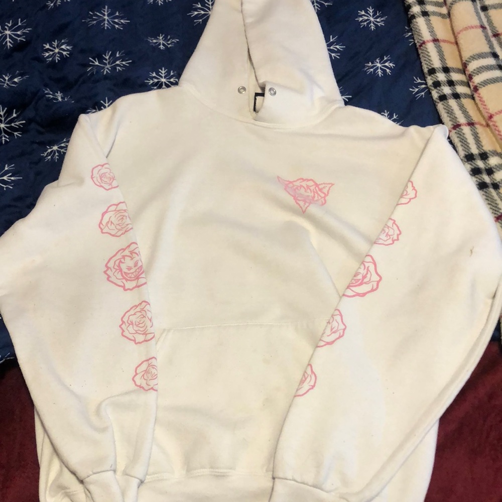 im selling a Spitfire hoodie, size L.